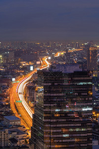 曼谷市中心金融区的夜景图片