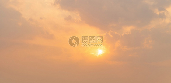 太阳落下自然背景戏剧天空橙色多彩的日落云图片