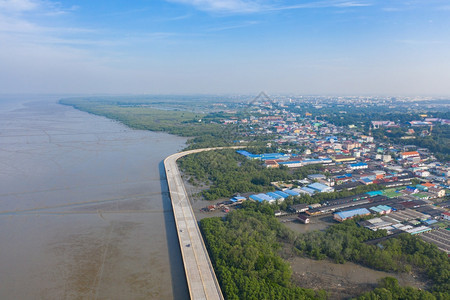 SriRacha区ChonRaMakViTee桥路的空中景象泰国Chonburi天线海景亚洲城市建筑景观背图片
