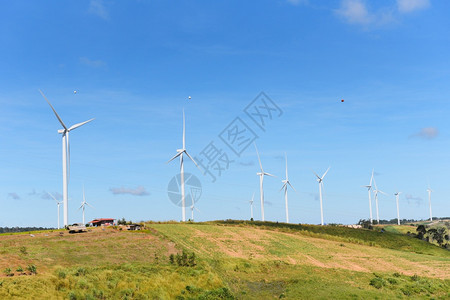 风力涡轮机涡轮机轮轮轮轮轮绿色能源能源蓝天空背景生态动力概念图片