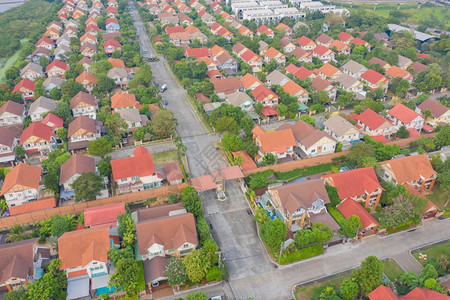 对住宅区的空中观察从上到下的城市住房开发最顶尖的视野泰国曼谷市的房地产图片