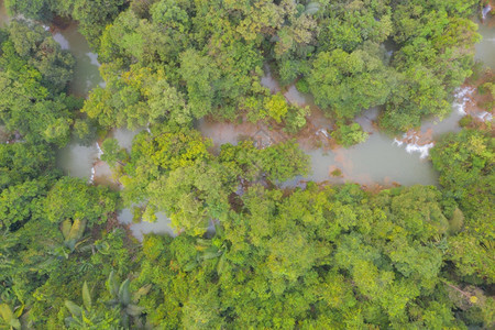 Palata瀑布的空中景象Tak在自然公园的景观在度假和旅游景点行时有林树游景点泰国Umphang图片