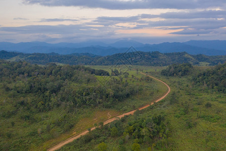 ThungYaiNaresuan野生动物保护区泰国TakUmphang区公园绿地山脉的空中景象图片