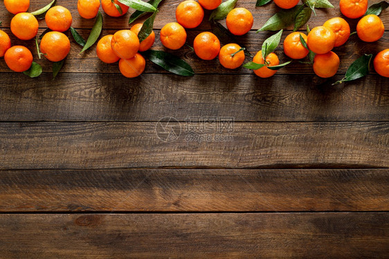 坦格林新鲜的曼达橙子木本底有叶的克莱门廷图片