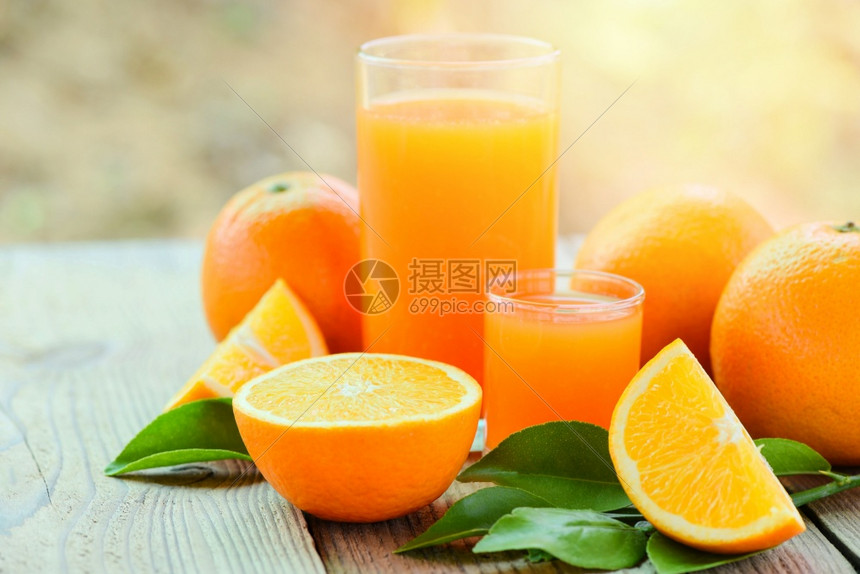 玻璃中新鲜橙子汁木本健康水果和橙子片上含水果图片
