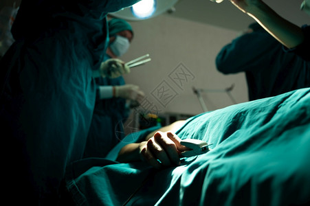 在医院工作的专业外科医生保健学概念图片