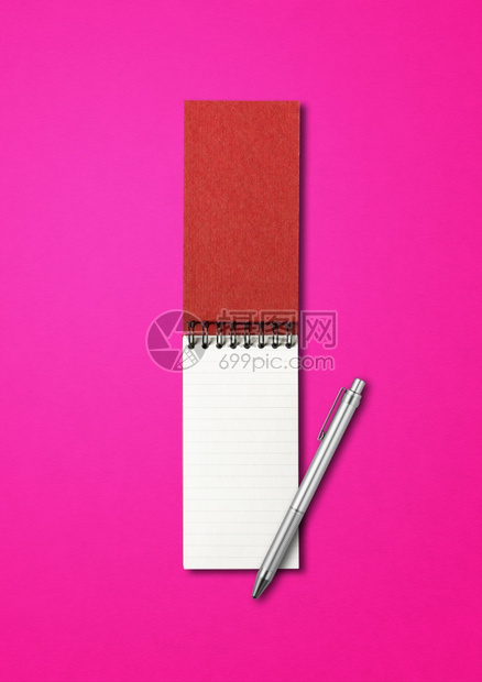 粉红色上隔离的空开螺旋笔记本和式模型图片