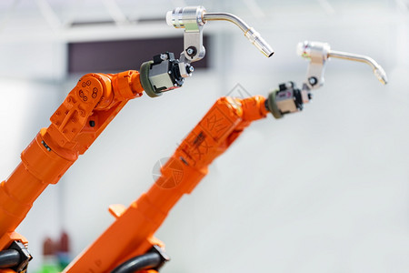 美妆工具双机器人武焊接系统新技术机器人焊接系统背景