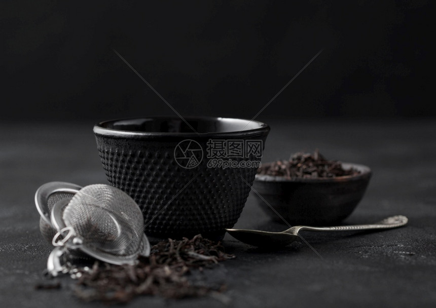 黑茶铁杯和叶银汤匙黑茶叶松散银汤匙图片
