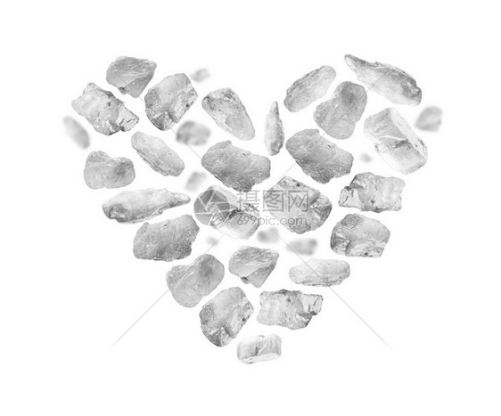岩盐以白背景的心脏形状岩石盐以白背景的心脏形状图片