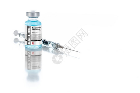 新冠新冠19疫苗Vial和Syringe关于反射白色背景图片