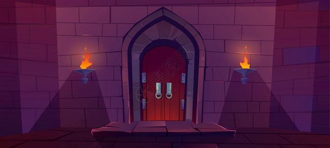 寺庙圆门中世纪城堡的木制门石墙中的旧和夜间燃烧的火炬进入地牢监狱