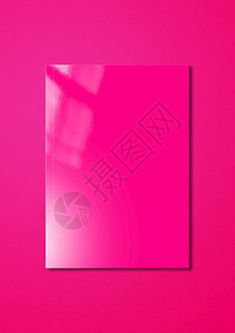 粉红小册子封面以正红背景隔离模型板红背景的墨水小册子封面模板图片