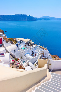 希腊的SantorriniOiaIa镇在海边斜坡上的景象著名度假胜地希腊貌图片