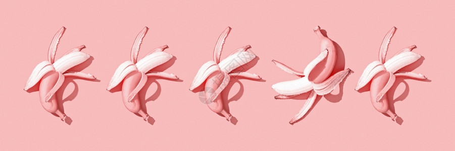 粉红背景的色香蕉最小的风格平坦Banner图片