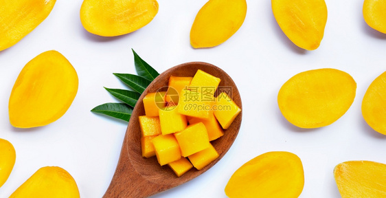 热带水果白底的芒果切片图片