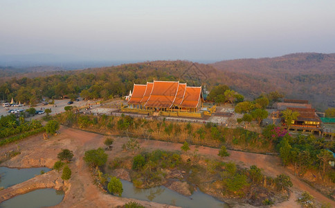 泰国UbonRatchathani的WatSirindhornWararam或WatPhuPrao寺的空中景象图片