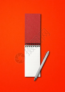红上隔离的空开螺旋笔记本和式模型红上隔离的空开螺旋笔记本和图片