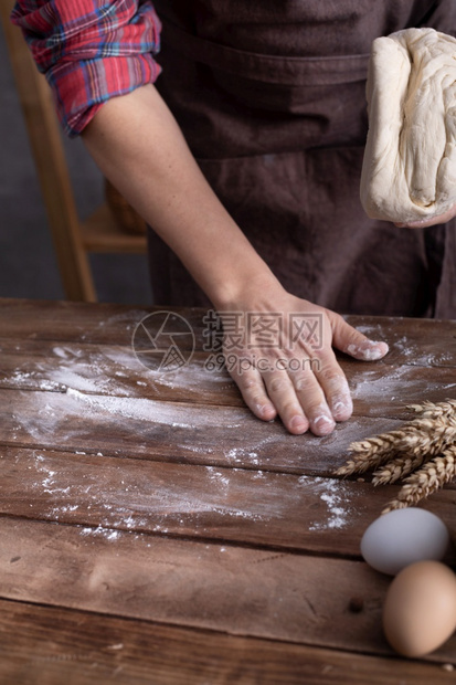 Bakermankneaddingdougsandmakerysufficesforhousemakedbuddbooks烹饪餐图片