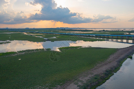 在PhangNgaBay湖泊海洋或泰公园和山丘或的沼泽环礁湖海洋河流的空中观测图片