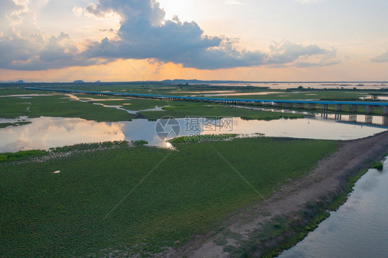 在PhangNgaBay湖泊海洋或泰公园和山丘或的沼泽环礁湖海洋河流的空中观测图片