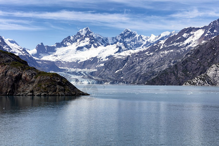 近距离观察阿拉斯加冰川湾全球升温和气候变化使冰川概念融图片