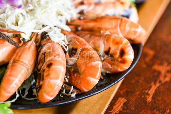 泰国食品加新鲜蔬菜和海酱虾加烤图片