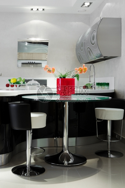 现代公寓中流行和美丽的厨房图片