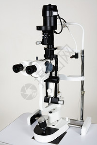 现代和强大的医学研究显微镜图片