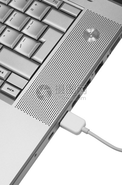 白色背景的现代笔记本电脑连接图片