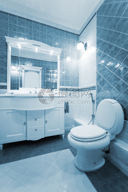 现代公寓的时装蓝色浴室图片
