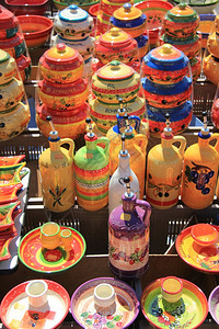 法国普罗旺斯当地市场的传统陶器图片