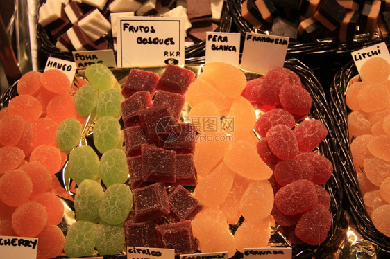 巴塞罗那市场各种颜色的水果糖图片
