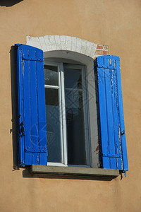 法国风格窗口有油漆的木百叶窗图片