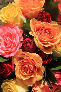 红橙和黄色玫瑰花混合玫瑰束图片