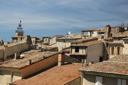 在法国普罗旺斯的尼翁屋顶上观看图片
