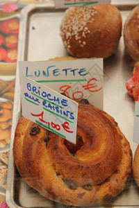 法国普罗旺斯一家商店的各种糕点图片