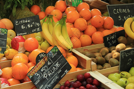 法国普罗韦博尔市的新鲜水果图片