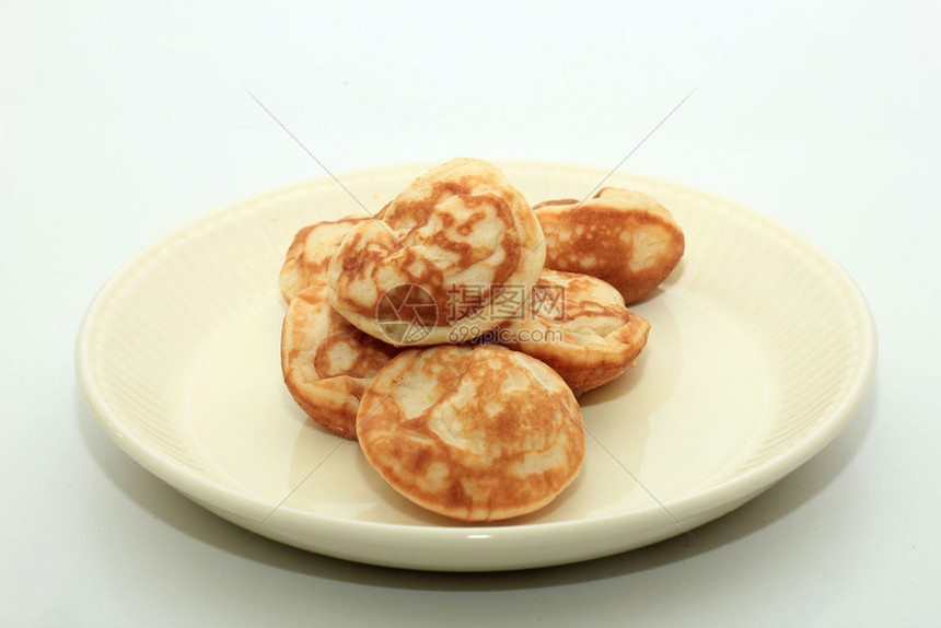 Poffertjes荷兰小松软的煎饼配有奶粉糖和黄油图片