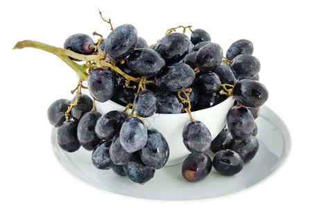 白底碗中的成熟葡萄水果背景图片