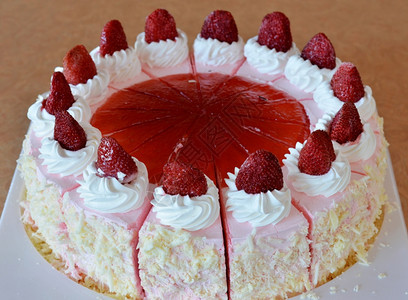 草莓冰淇淋蛋糕美丽的装饰水果蛋糕图片