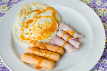辣椒酱和炸鸡蛋火腿图片