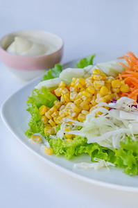 新鲜沙拉水果和混合蔬菜图片
