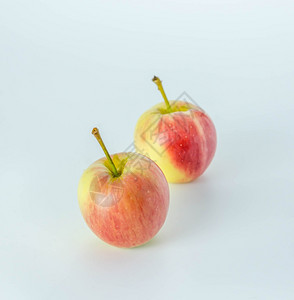 红苹果黄竹篮有机新鲜水果图片