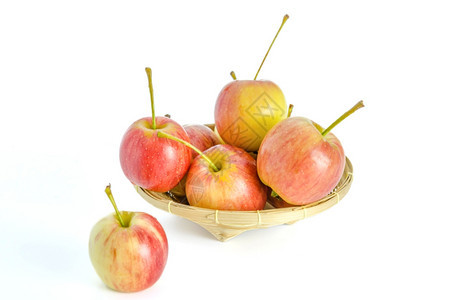红苹果黄竹篮有机新鲜水果图片