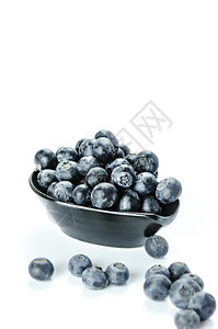 蓝莓在碗里有机新鲜水果图片