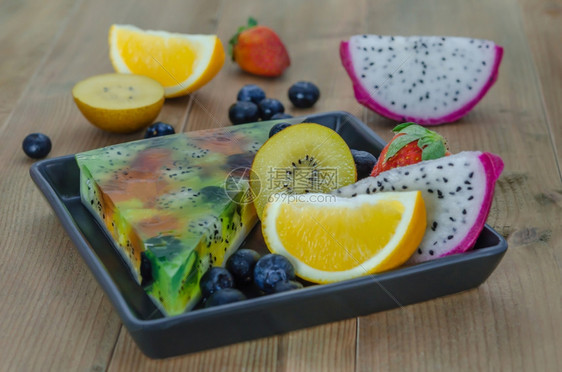 混合果冻草莓蓝基维橙龙果图片