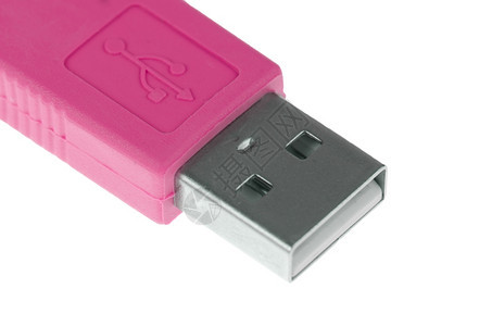 粉色电脑USB20线在一个孤立的背景图片