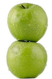 白色背景的两个新鲜绿苹果图片
