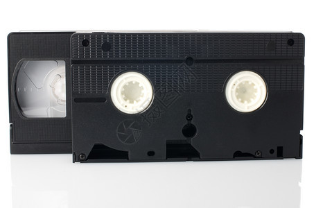 白色背景的旧VHS视频带被隔离图片